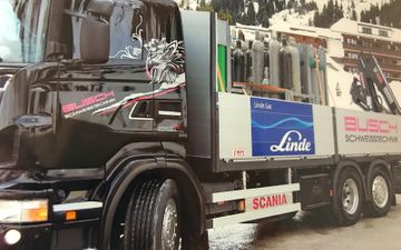 LKW mit Gasflaschen